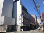 かき善ビル３階にみんなの貸会議室博多駅前店がございます